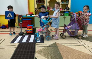 Акция "ПДД соблюдаем - безопасно шагаем". Акция "ПДД соблюдаем - безопасно шагаем".