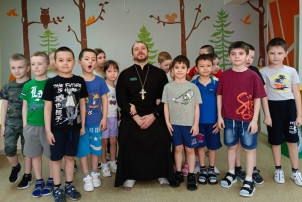 17 мая прошла встреча воспитанников ДОО со священником православного Храма Покрова Божией Матери Кириллом Павловичем Сысоевым 17 мая прошла встреча воспитанников ДОО со священником православного Храма Покрова Божией Матери Кириллом Павловичем Сысоевым.
